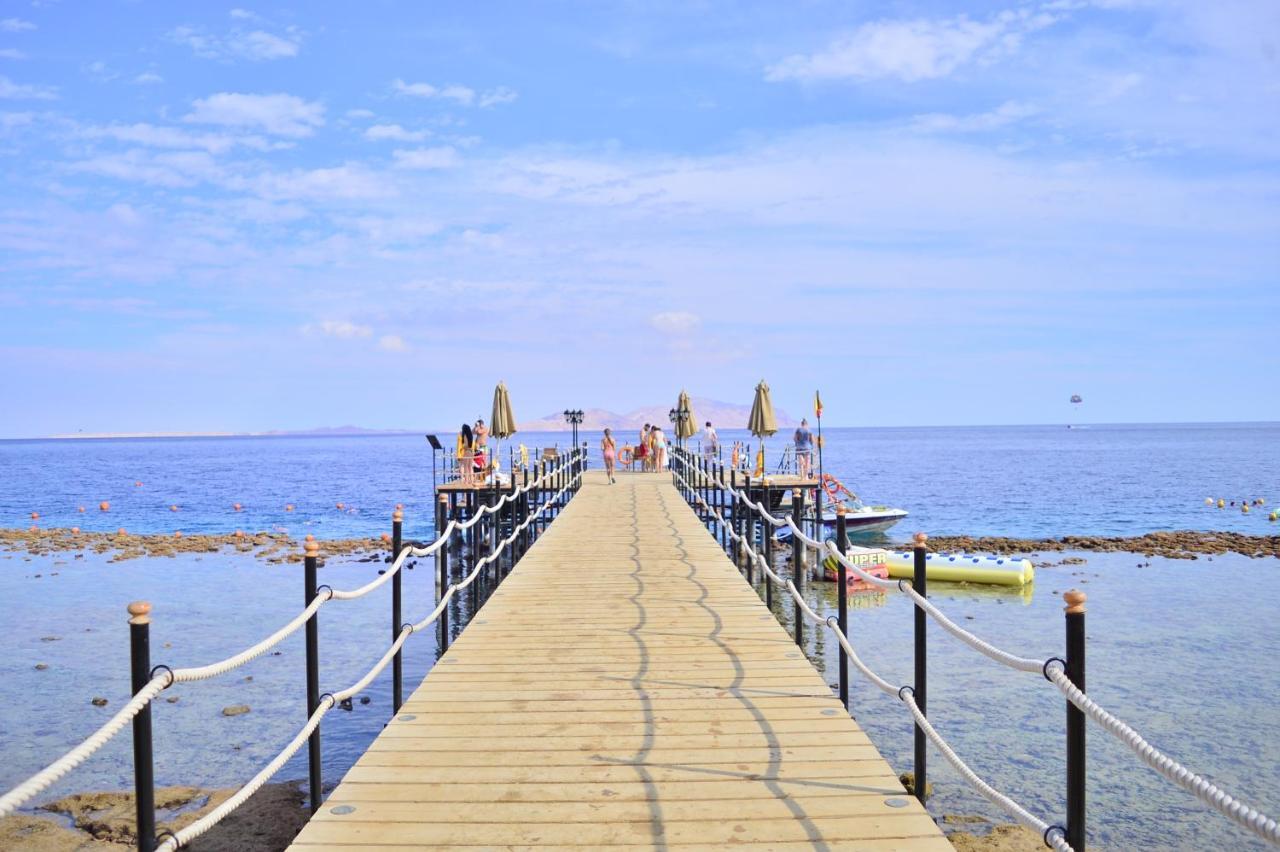 Xperience Sea Breeze Resort (Adults Only) Sharm el Sheikh Esterno foto The pier at the beach of the resort